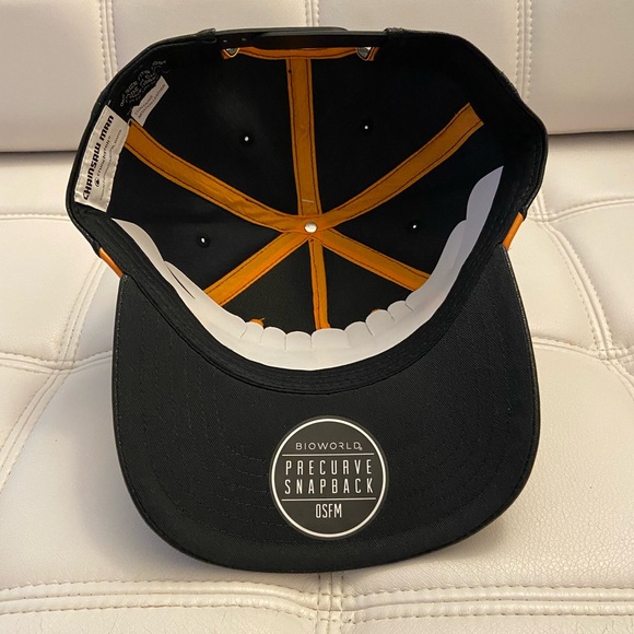 Brand New Chainsaw Man Crunchy
Roll SnapBack Hat. - Picture 5 of 5